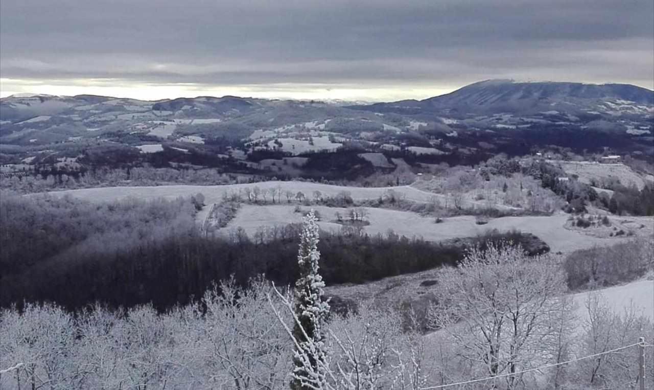 구비오 Agriturismo Montesalce 빌라 외부 사진